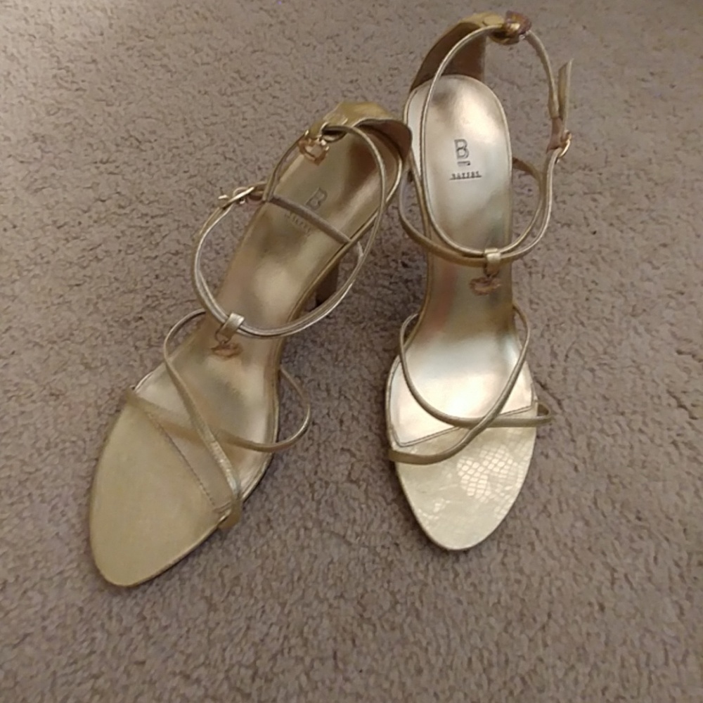 Gold scrappy sandals with rhinestone heart charms